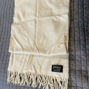 Johnstons of Elgin Cashmere scarf made in Scotland